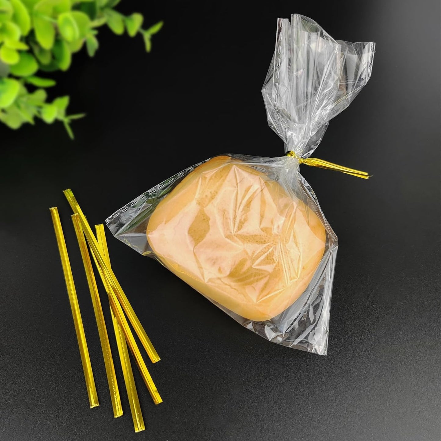 400 Pcs Metal Twist Ties 4 Inches Twist Straps for Bread Bags Candy Bags Snack Bags Halloween Party Cake Favor (Green)