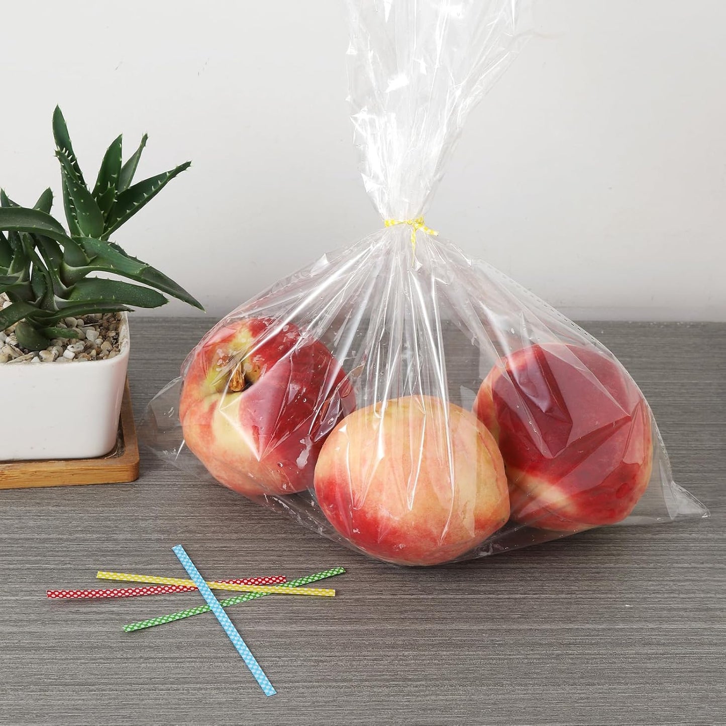 100 PCS 4" Polka-Dotted Bag Twist Ties,Mixed 8 Colors Plastic Twist Ties Bread Bags Ties for Candy Cookies Gift Bags and Decoration