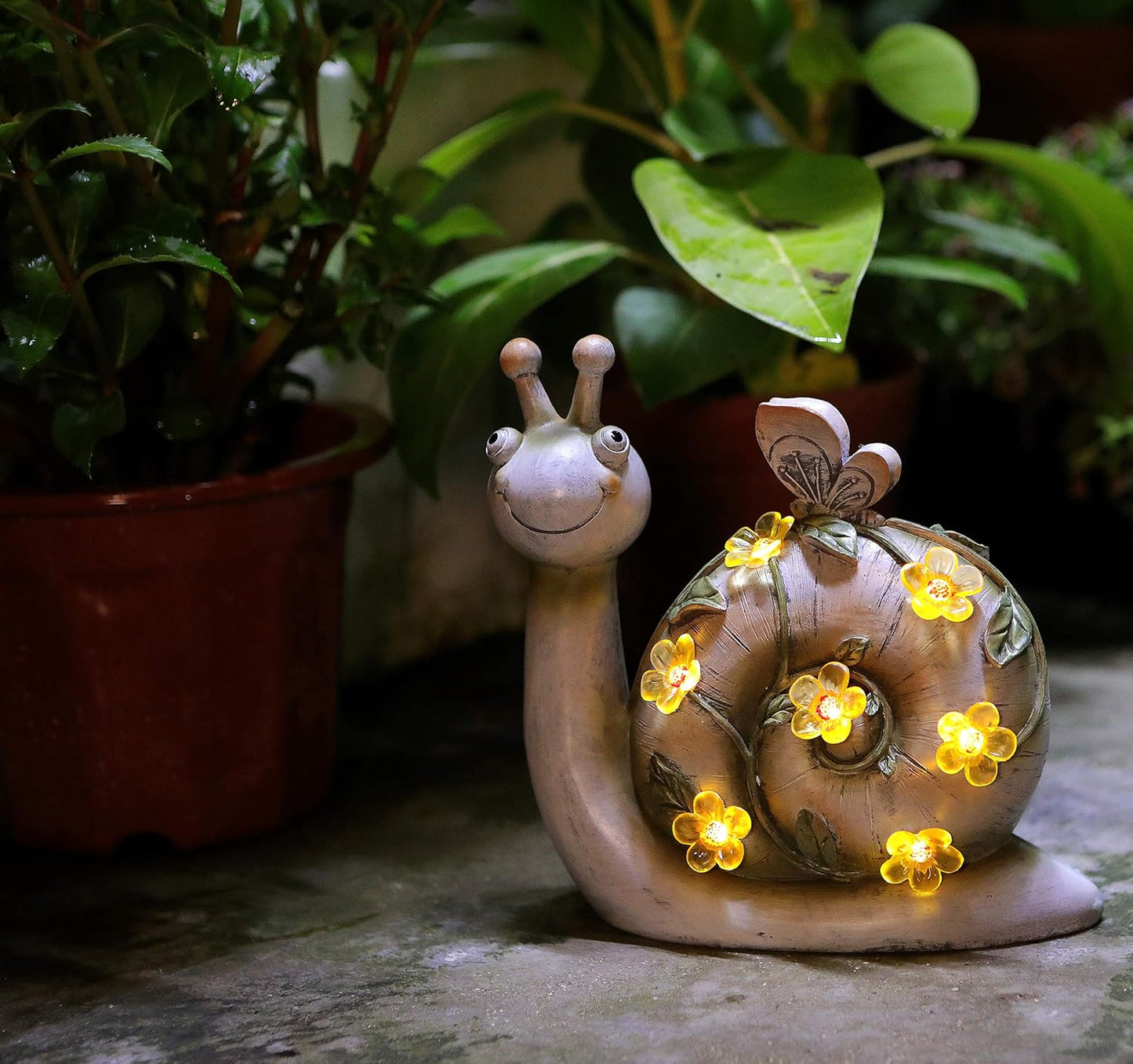 Resin Snail Figurine Lights Solar Powered Outdoor Statue Lights for Patio Lawn Garden Yard Decorations, L8.5 x W3.5X H8.5 Inch