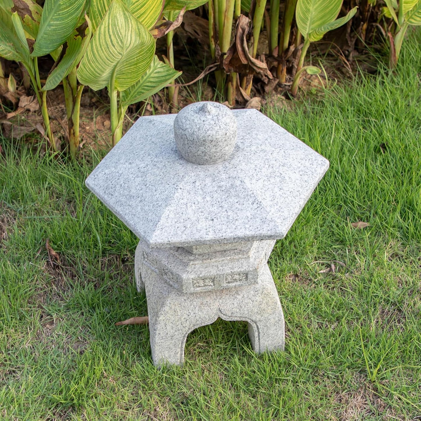 Natural Granite Japanese Garden Decorations - Pagoda Lanterns and Statues