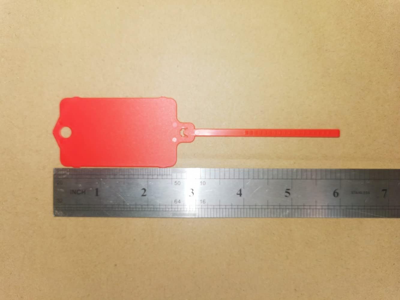 100pcs Reusable Blank Plastic Tags Ties Key Tags 1.45"*2.48" Serrated Tension Sealing Strap with Large Label Plastic Tie Mark Label Waterproof Hang Sign Write on Tag (Red, 100pcs)