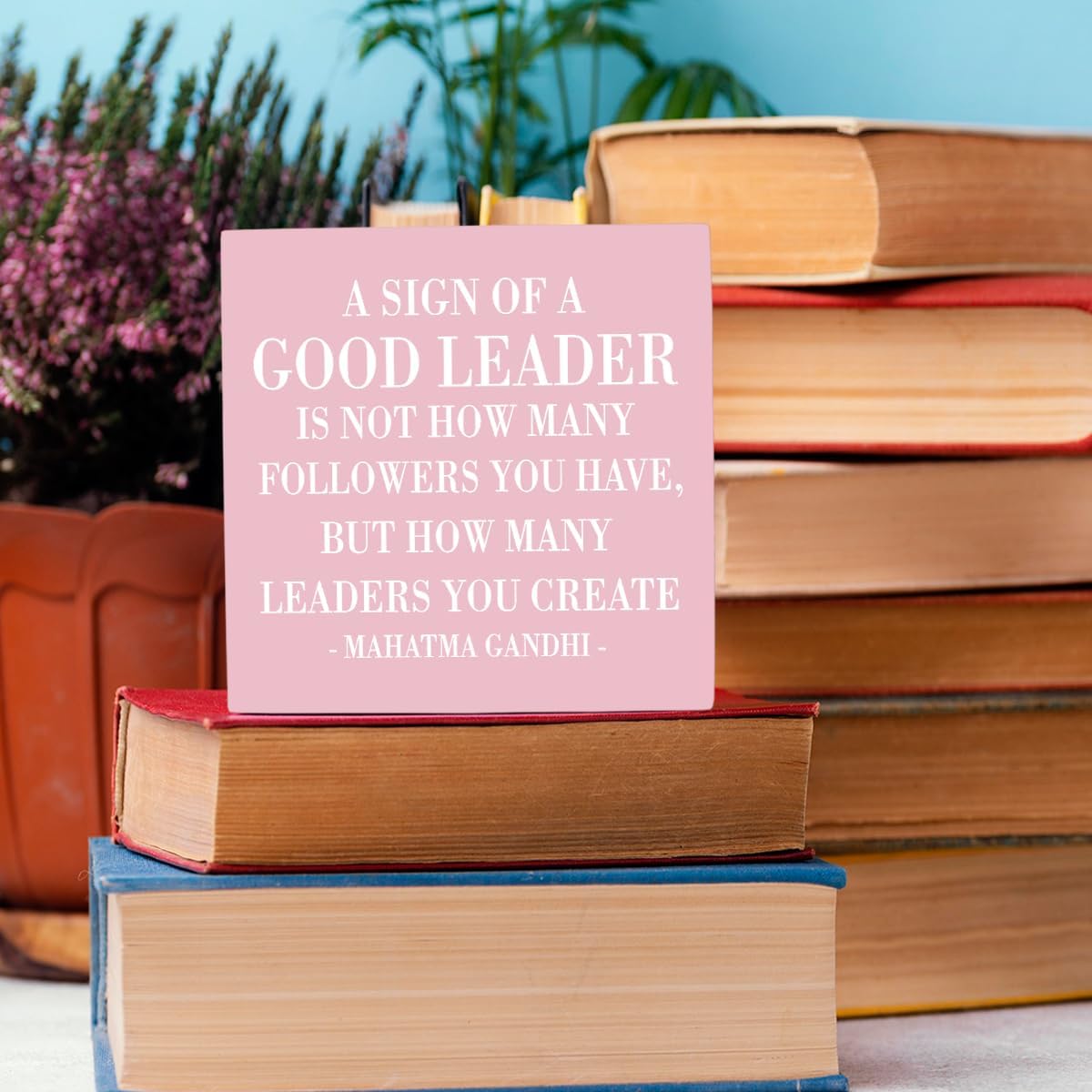 Inspirational A Sign of A Good Leader Wooden Box Office Decor Rustic Pink Wood Block Plaque for Boss Mentor Home Office Desk Shelf Table Decoration Leadership Gift