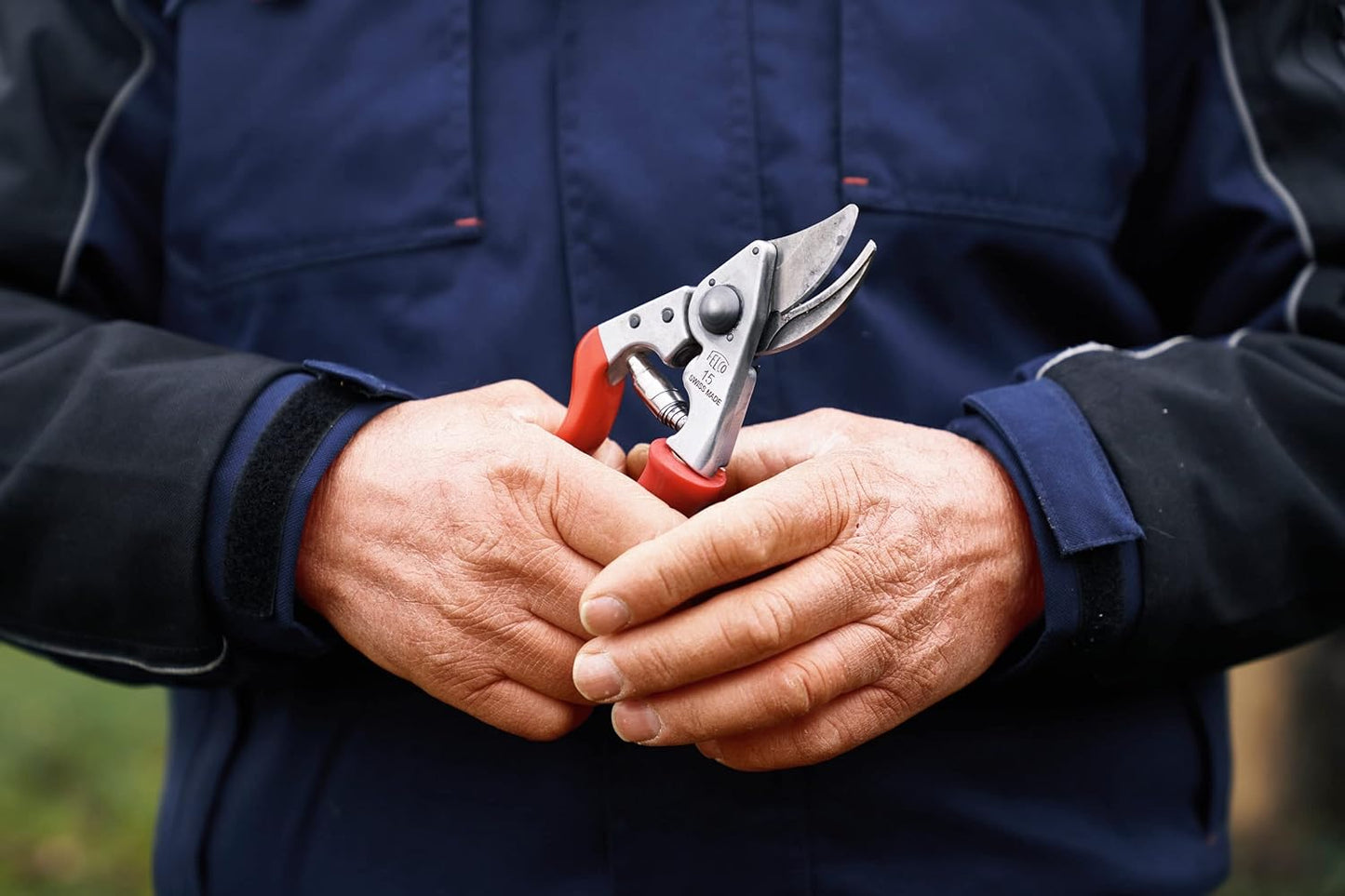 Felco F 15 Pruning Shears – 4.7" Garden Clippers with Rubber Grip & Anvil Blade | Hand Pruners for Gardening | Garden Tool Cutter with Forged Aluminum Handle, Lightweight Precision for Small Hands