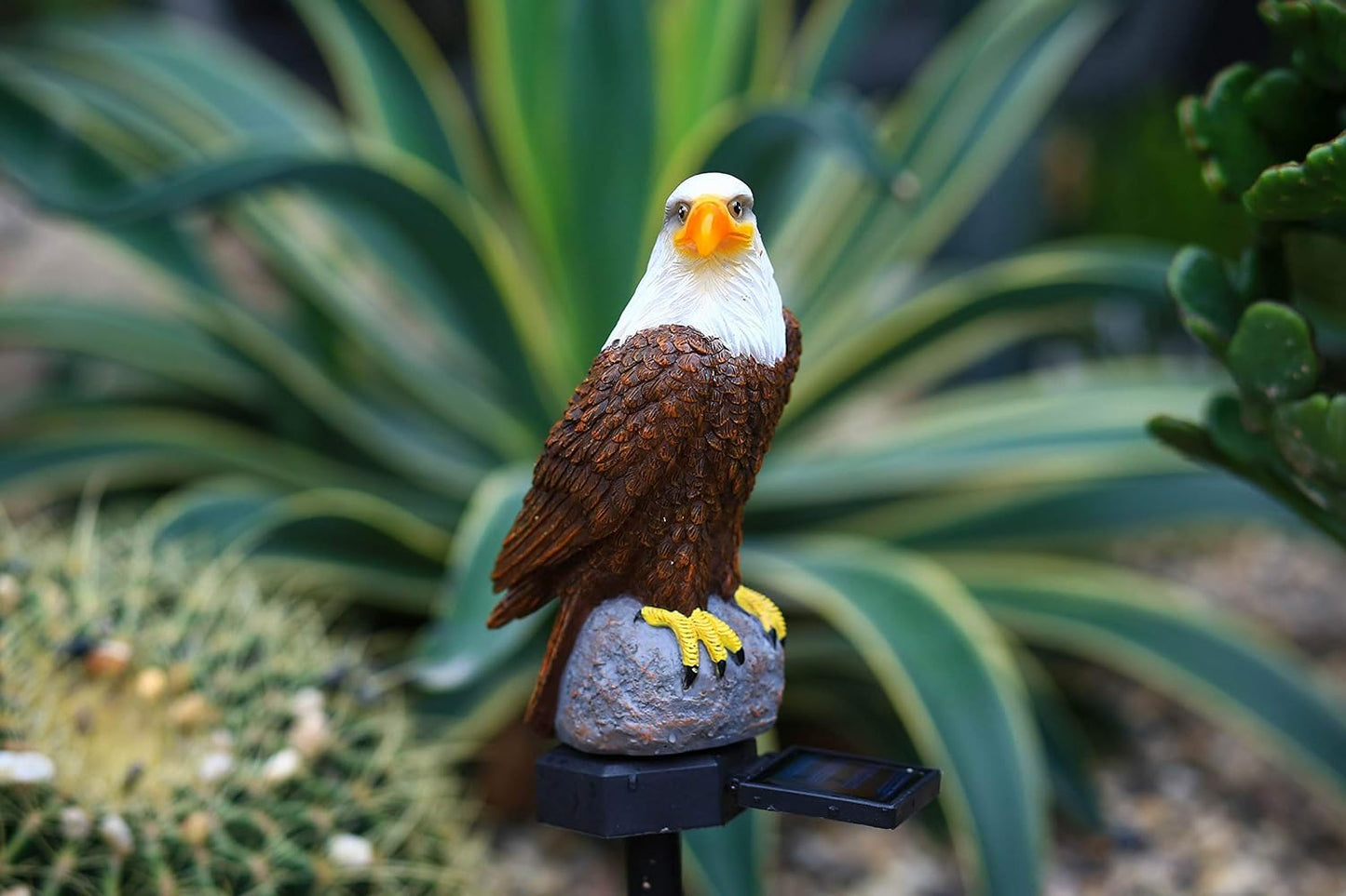 Eagle Figurine Garden Solar Stake Light Solar Eagle Lights Outdoor Decorative Bright Light Eagle Statue for Garden, Lawn, Patio, Yard Decoration.