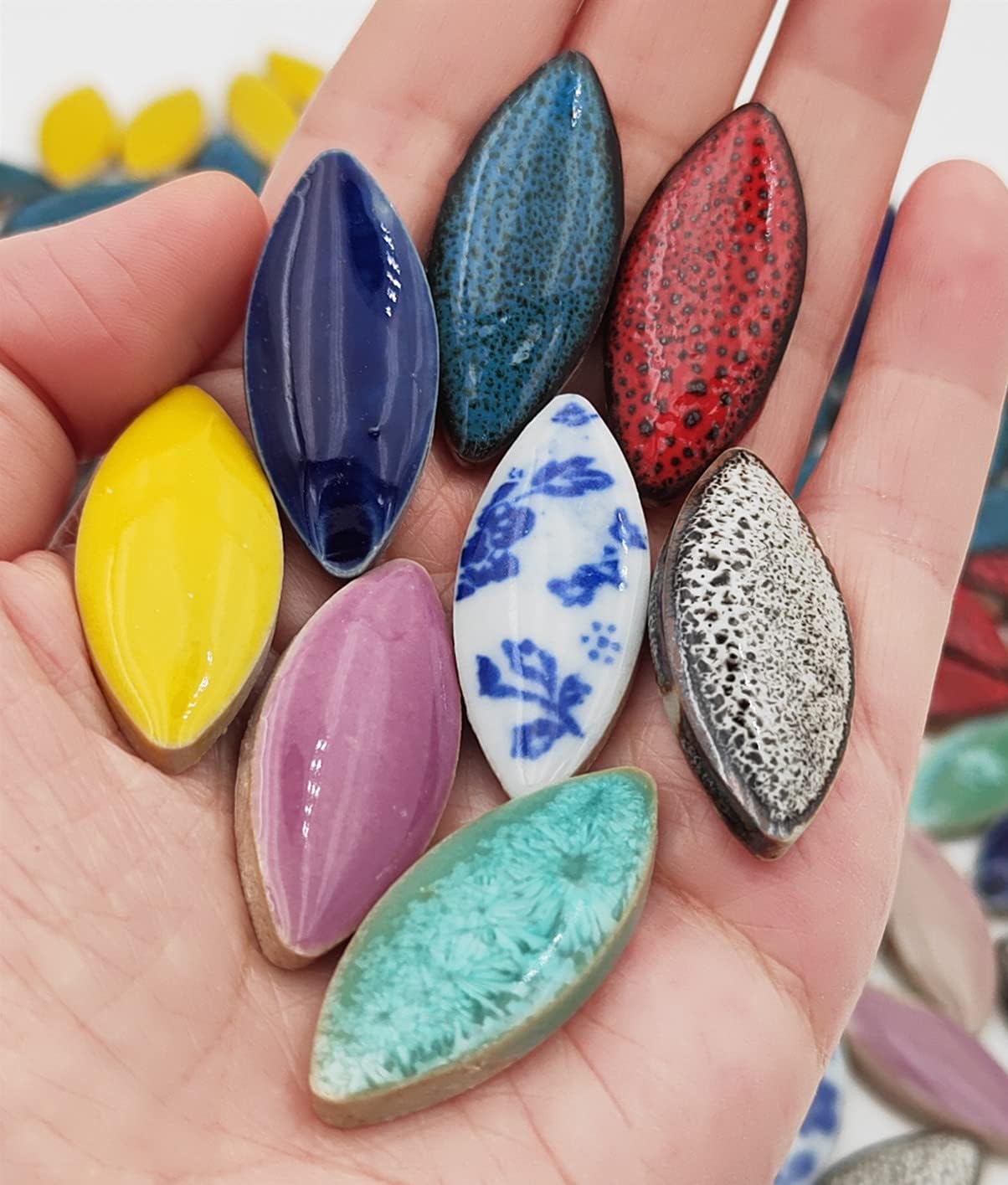 500g/1.1lb Random Color Irregular Ceramics Mosaic Tiles,DIY Making Creative Ceramic Mosaic Tiles for DIY Craft Plates Flowerpots Vases Cups Mosaic Making Supplies (Leaf)