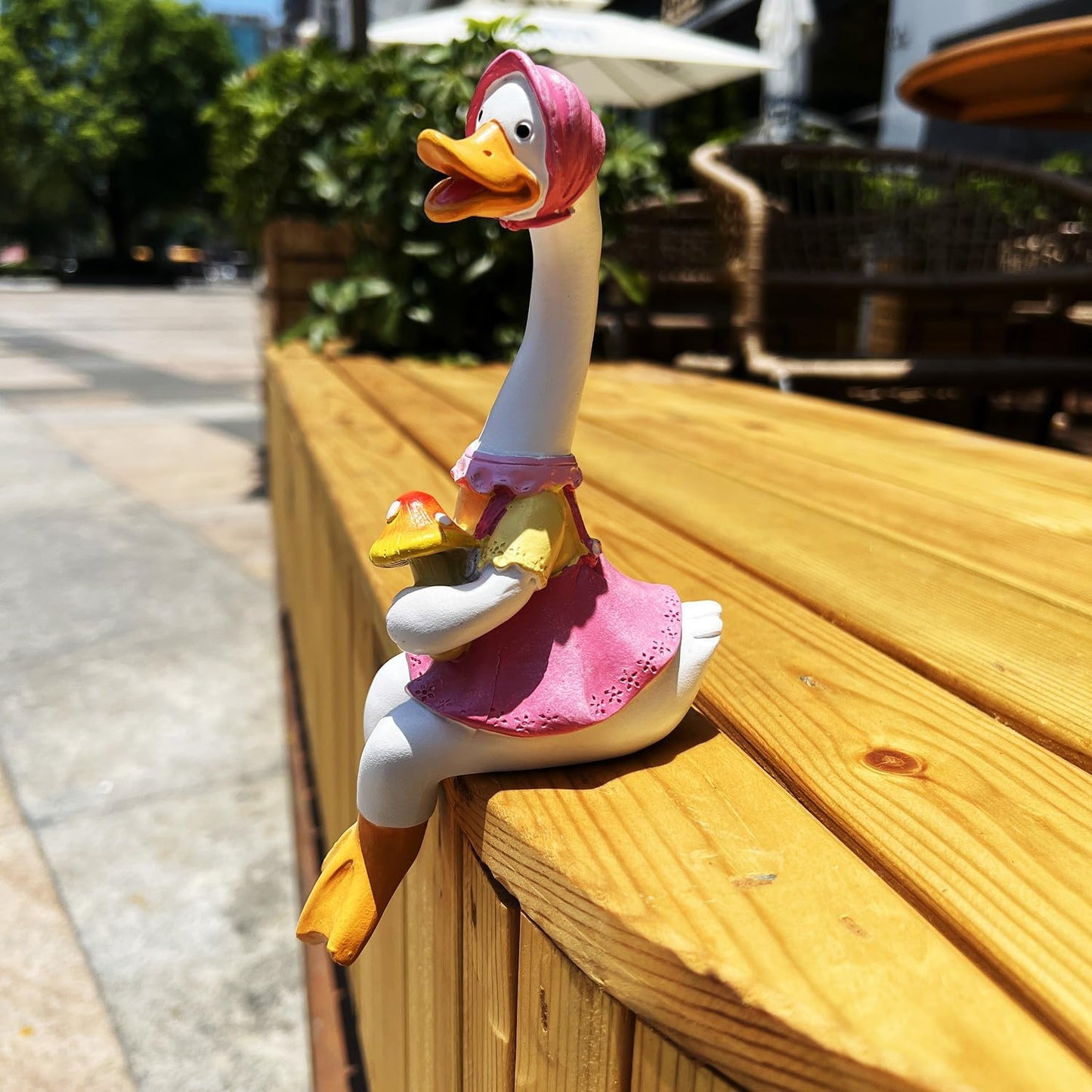 Handside Garden Statues Couple Animal Cartoon Resin Cute Sitting Sculpture Goose Lovers Figurine Gift for Wedding Art Decor Goose for Yard Home Patio and Office