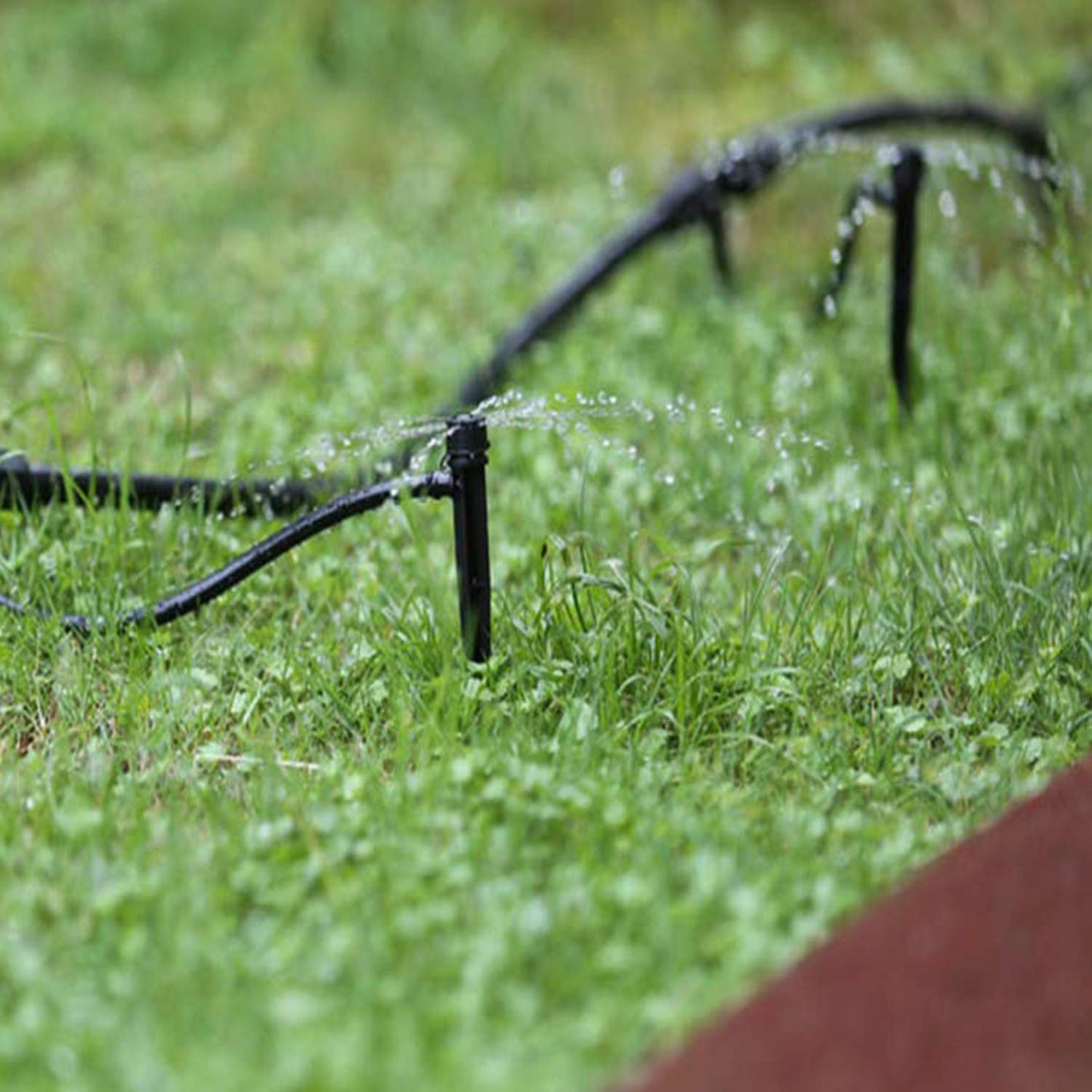 Set of 100 Drip Emitters Perfect for 4mm / 7mm Tube, Adjustable 360 Degree Water Flow Drip Irrigation System for Watering System.