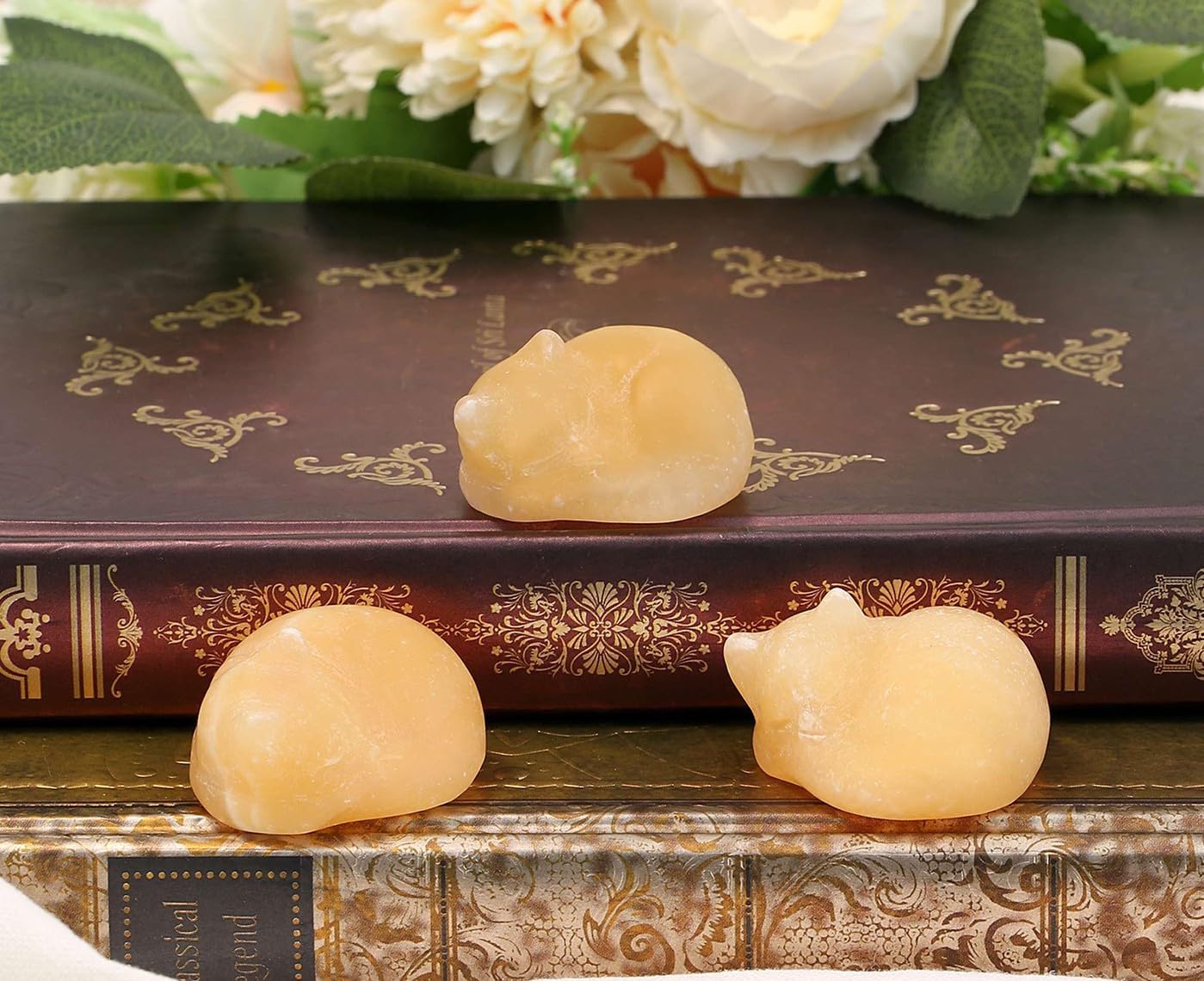 LAIDANLA Sleeping Cat Statue Fancy Calcite Healing Gemstone Hand Carved Cute Kitten Statue Figurine 1.6" Decor Polished Stone Reiki Bedroom Office Desk Home Decoration Gifts