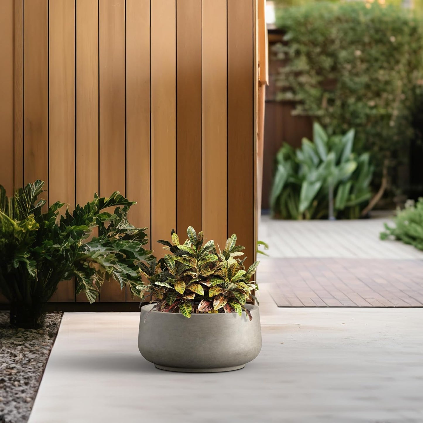 Kante 13.4" Dia Round Curvy Concrete Planter, Large Plant Pots with Drainage Hole and Rubber Plug for Indoor Outdoor Plants, Flower Pot for Home Garden Patio Porch, Weathered Concrete