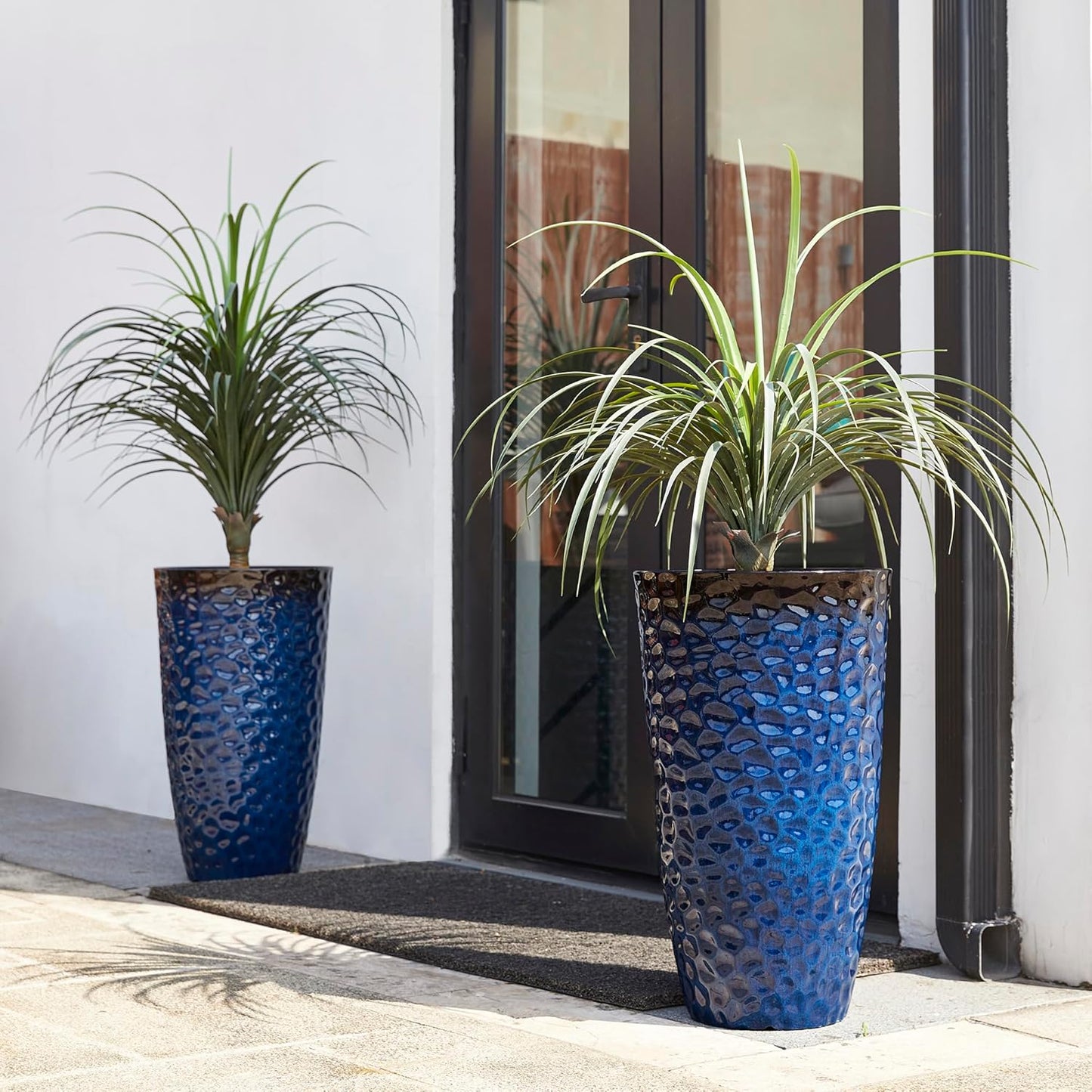 Glitzhome 23.75" H Oversized Tall Planter,Modern Set of 2 Honeycomb Textured Gradient Cobalt Blue Round Garden Plant Pots with Drainage Holes Flower Containers for Indoor Outdoor,Front Porch,Patio