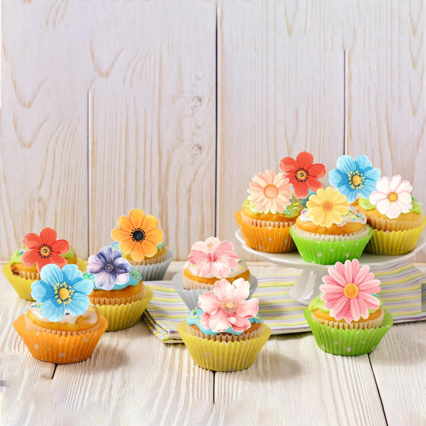 60 PCS Edible Flowers Cupcake Toppers Wafer Paper Daisy Cupcake Picks Edible Hibiscus Flower Birthday Party Decorations for Baby Shower Wedding Birthday Party Cake Food Decorations Supplies