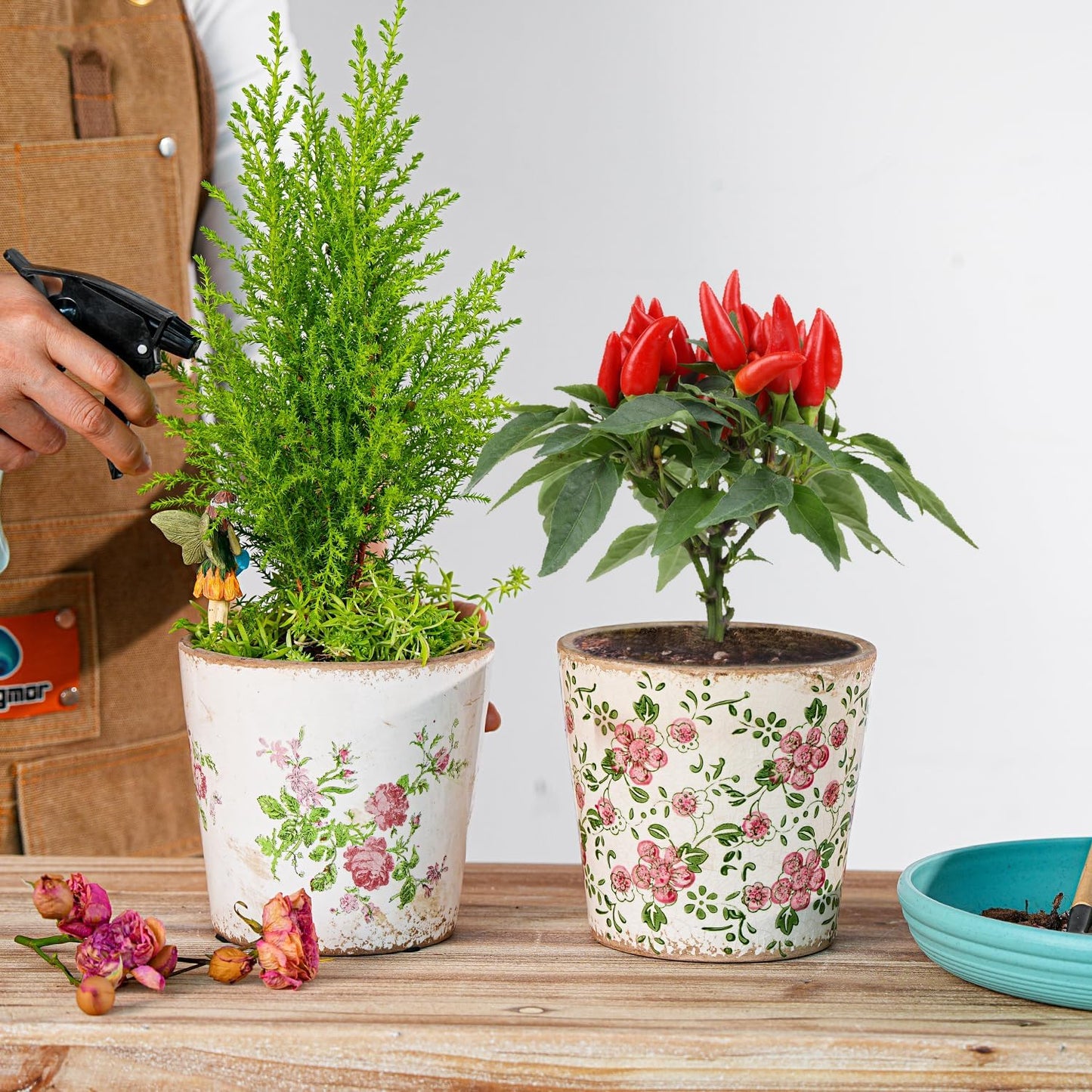 Sungmor Vintage Ceramic Plant Pots, Set of 2 Pretty Ice Cracked Glaze Ceramic Flower Pots, 5.5in. Herb Planters with Drainage Hole, Tuscan Planters for Indoor Outdoor Plants, Home Garden Decor Pot